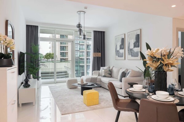 TV - Free housekeeping visits during your stay - StayShort - 1 Bed in Emaar Beachfront Perfect for 4 with Beach Access (Emaar Beachfront)