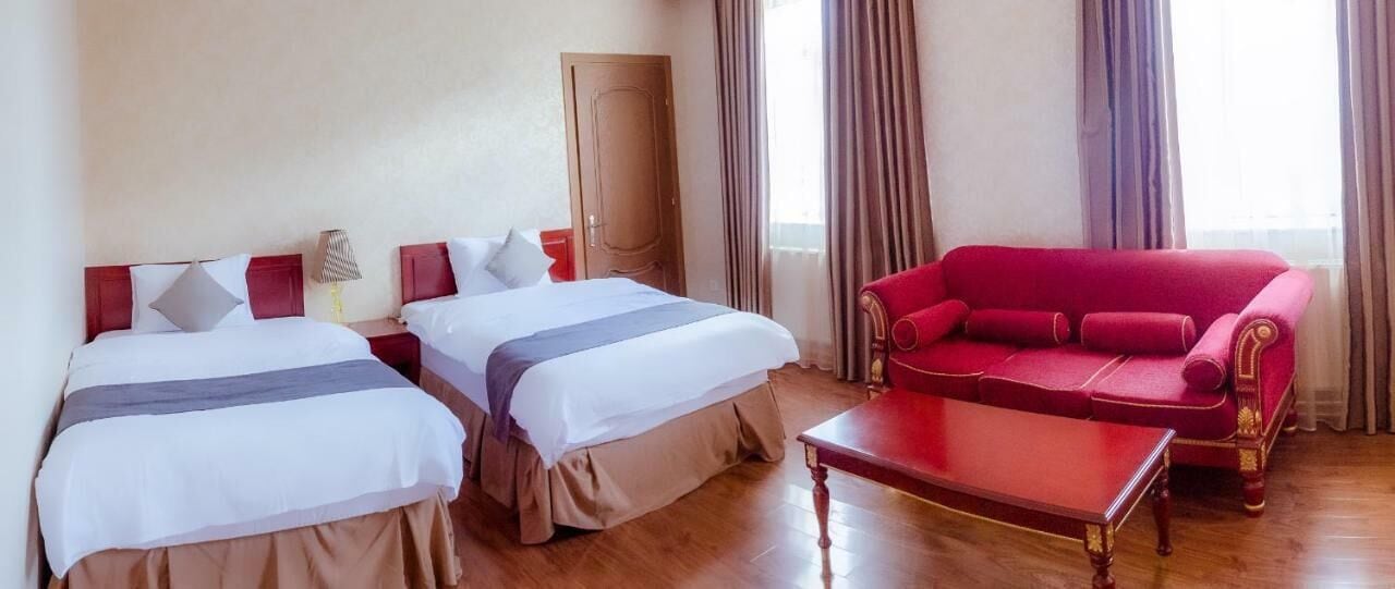 Family Suite | Desk, iron/ironing board, free WiFi, bed sheets