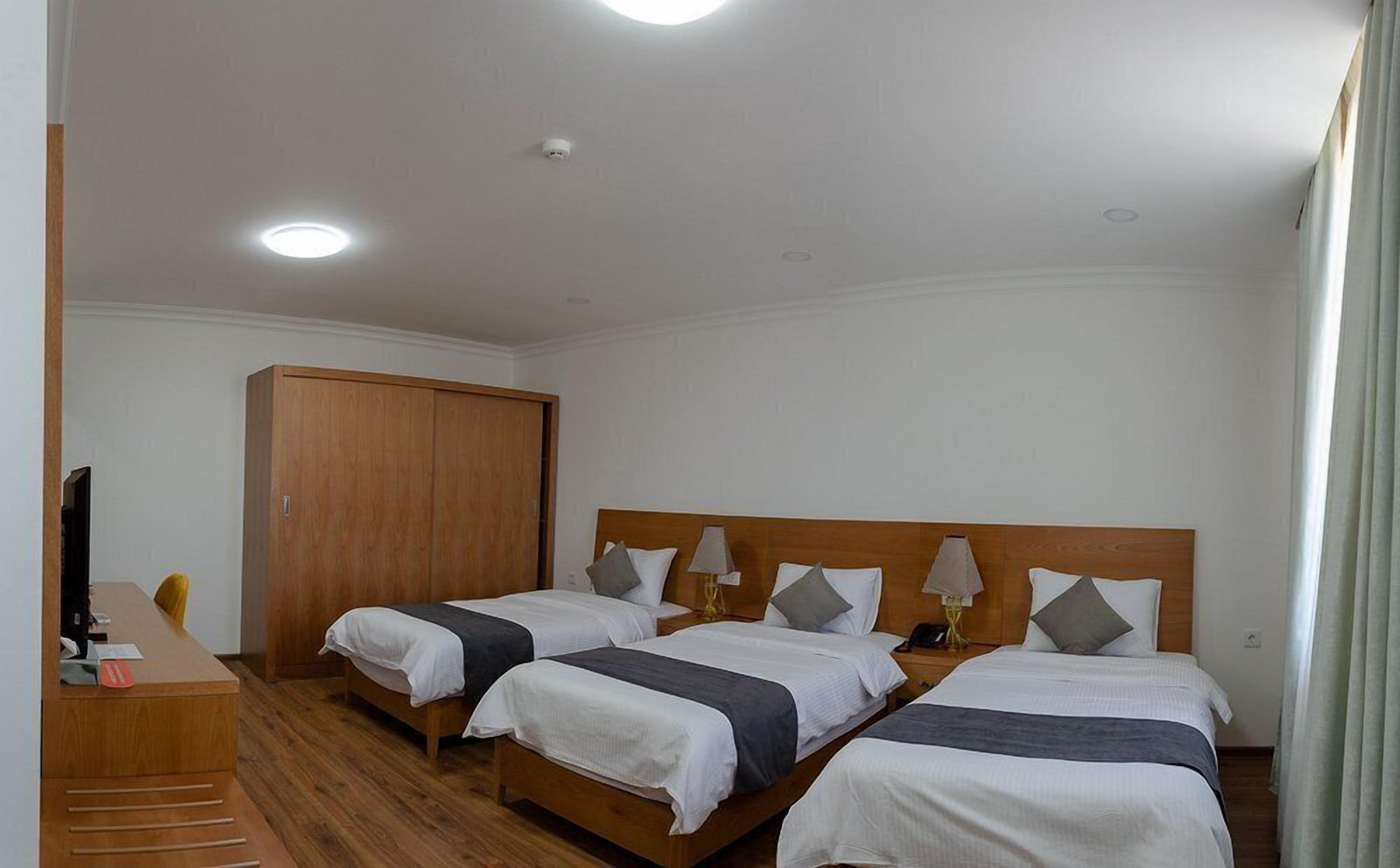 Standard Triple Room | Desk, iron/ironing board, free WiFi, bed sheets