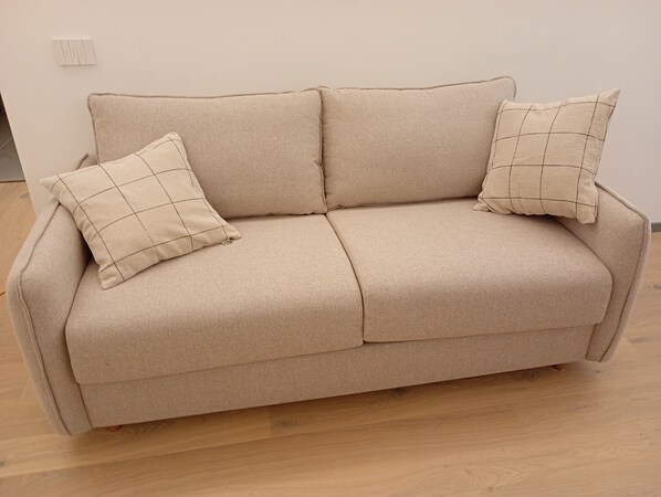 豪華公寓, 城市景觀 | 起居區 | 40-吋電視，提供數位頻道