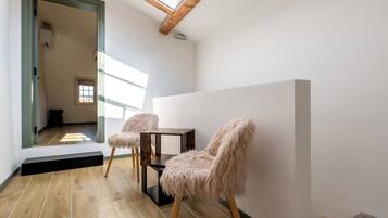 Appartamento, 2 camere da letto | Area soggiorno | TV 40 pollici con canali digitali