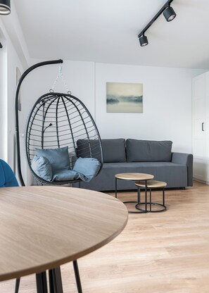 Hypo-allergenic bedding, iron/ironing board, free WiFi