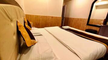 Deluxe Room, City View | Free WiFi, bed sheets