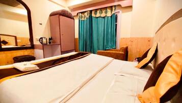 Free WiFi, bed sheets