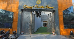 Front of property - Grand Pacific Ocean Hotel (New Delhi)