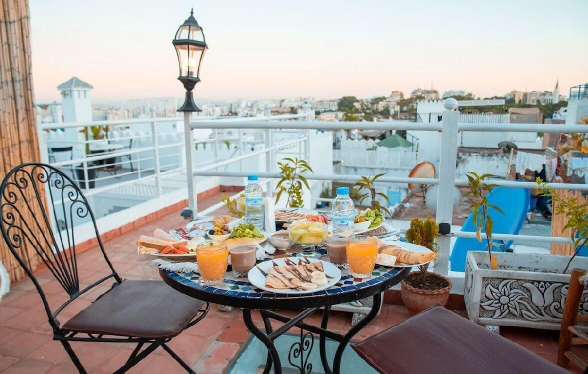 Sudah termasuk sarapan masakan setempat setiap hari