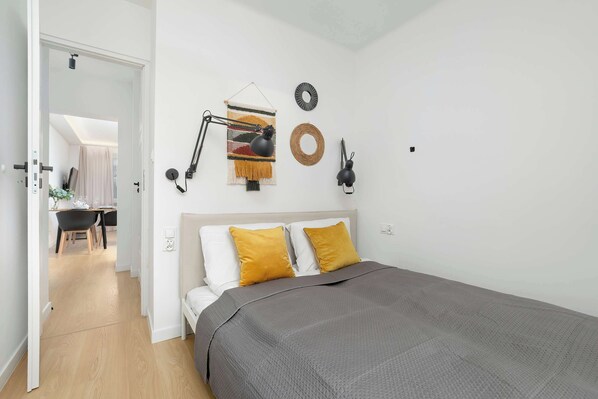 2 bedrooms, desk, iron/ironing board, travel crib