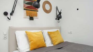 2 bedrooms, desk, iron/ironing board, travel crib