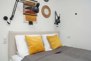 2 Schlafzimmer, Schreibtisch, Bügeleisen/Bügelbrett, Reisekinderbett