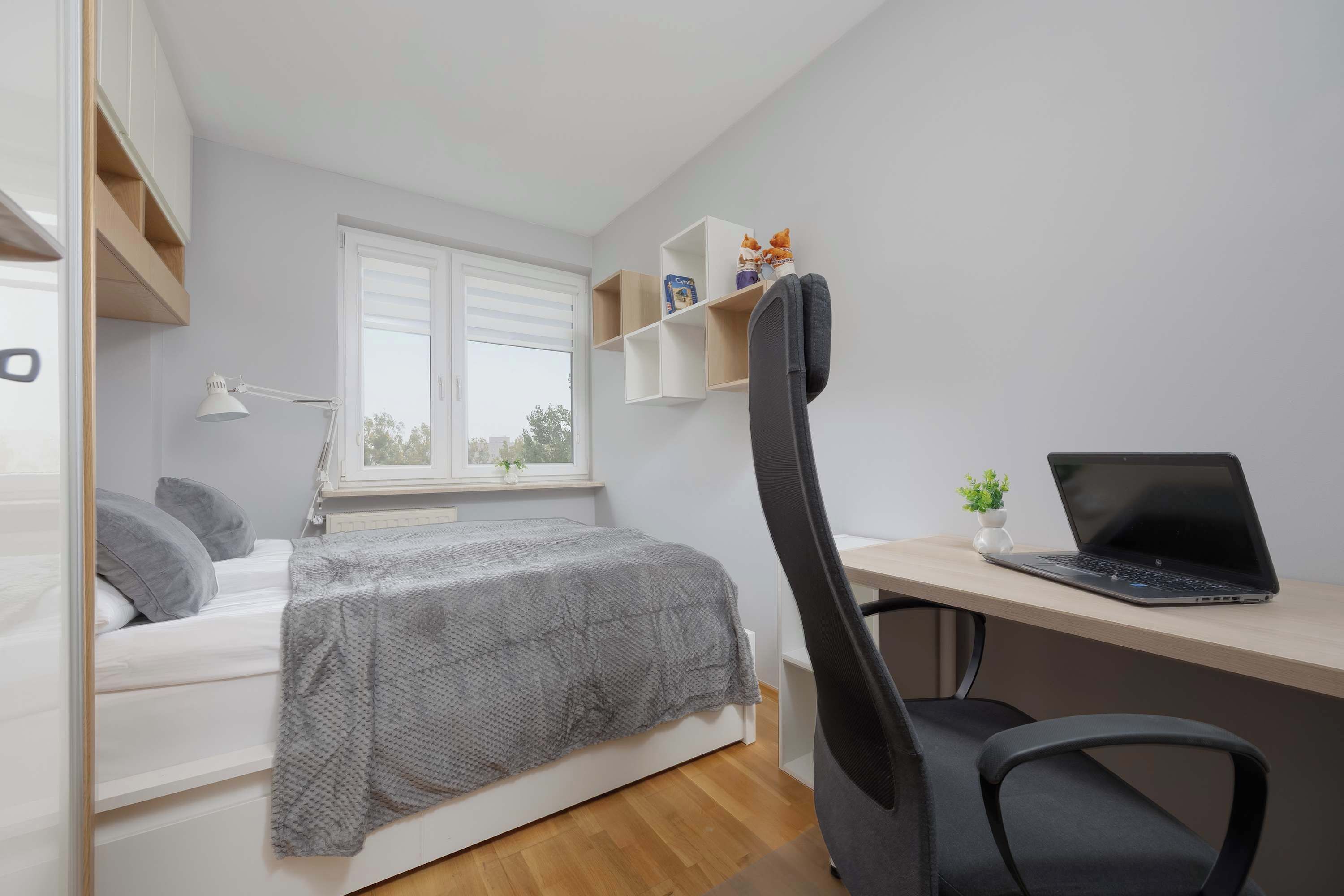 2 soverom, skrivebord, strykejern/-brett og wi-fi