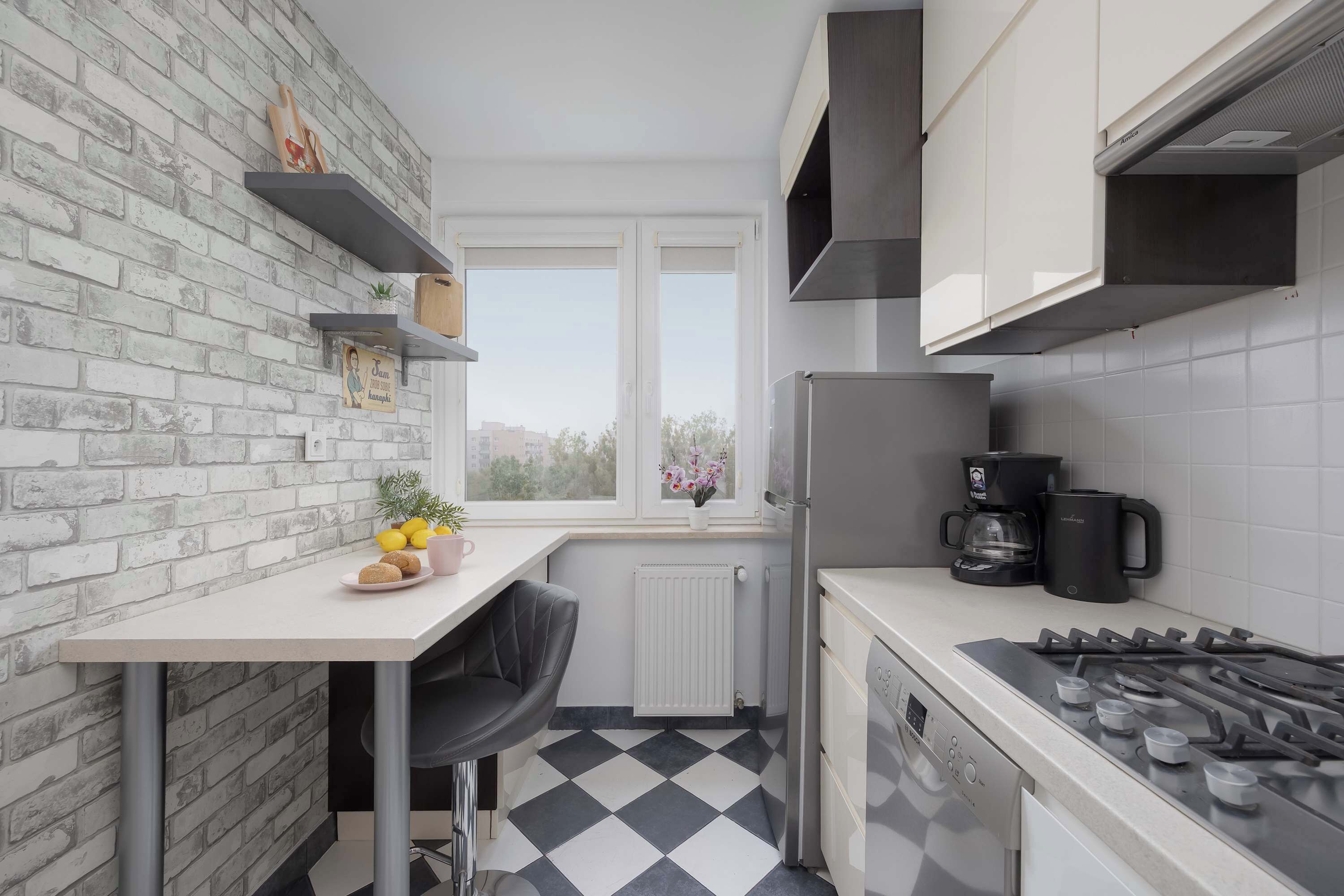 Fridge, oven, stovetop, dishwasher