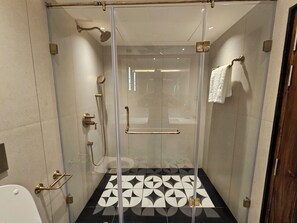 Shower, hair dryer, towels, soap - Azydo, Art House, Grand Road, Near Jagannath Mandir (Puri)