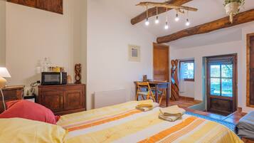 Fer et planche Ă  repasser, draps fournis