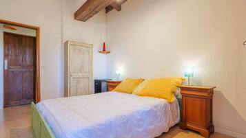 2 chambres, fer et planche Ă repasser, draps fournis