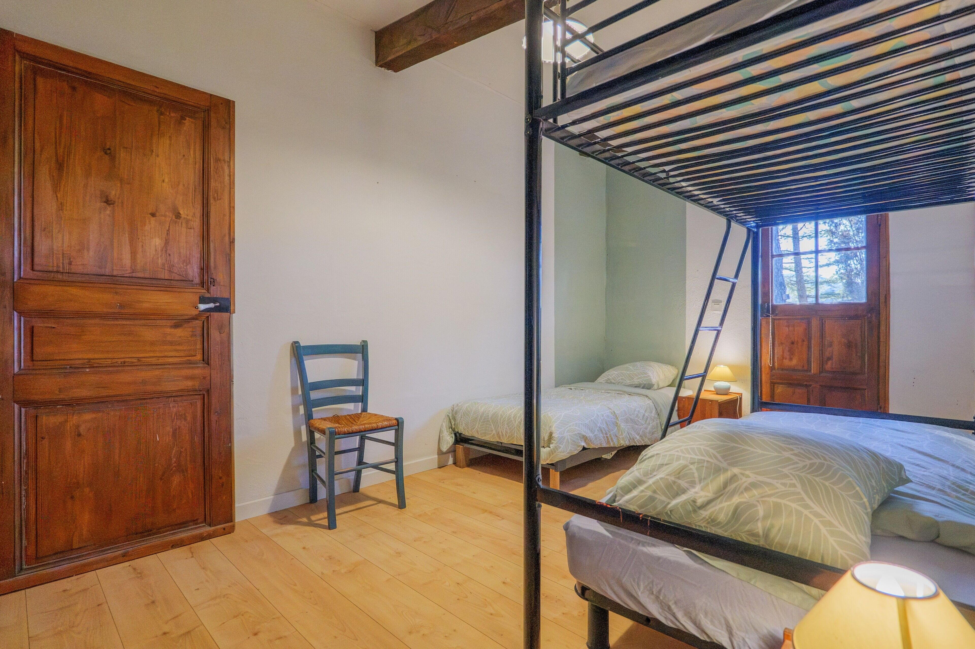 2 chambres, fer et planche à repasser, literie fournie