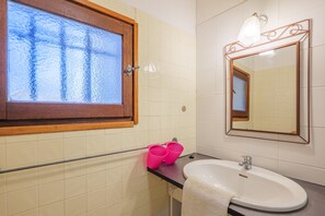 Een douche, handdoeken