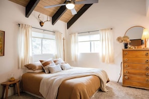 5 bedrooms, iron/ironing board, free WiFi, bed sheets