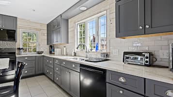 Microwave, dishwasher