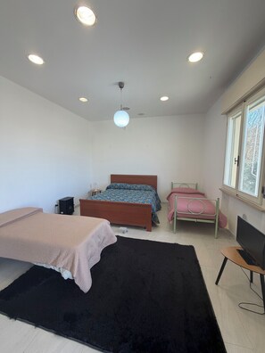 1 bedroom, free WiFi, bed sheets - two-room apartment, mirabilandia (Fosso Ghiaia)