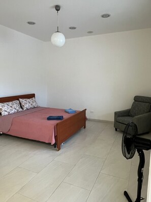 1 bedroom, internet, bed sheets