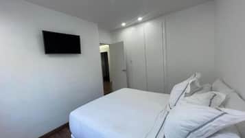 3 slaapkamers, een strijkplank/strijkijzer, wifi, beddengoed