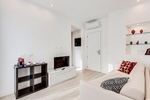 Habitación Deluxe, balcón | Caja de seguridad en la habitación
