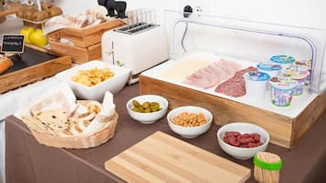 Desayuno buffet (EUR 10 por persona)