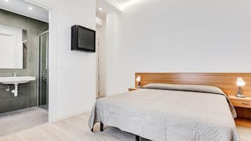 Classic Double or Twin Room, Balcony | In-room safe