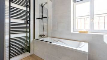 Family Apartment, Ensuite, City View (Le Flandres) | Bathroom