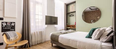 Estudio superior, baño en la habitación (Le Sacré Coeur) | Tabla de planchar con plancha y wifi gratis