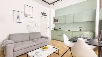 Deluxe Apartment, City View | Interior