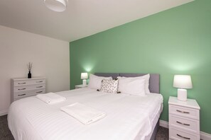 3 bedrooms, iron/ironing board, WiFi, bed sheets