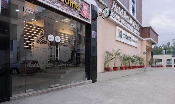 Free self-parking - Treebo Buddha Pride (Patna)