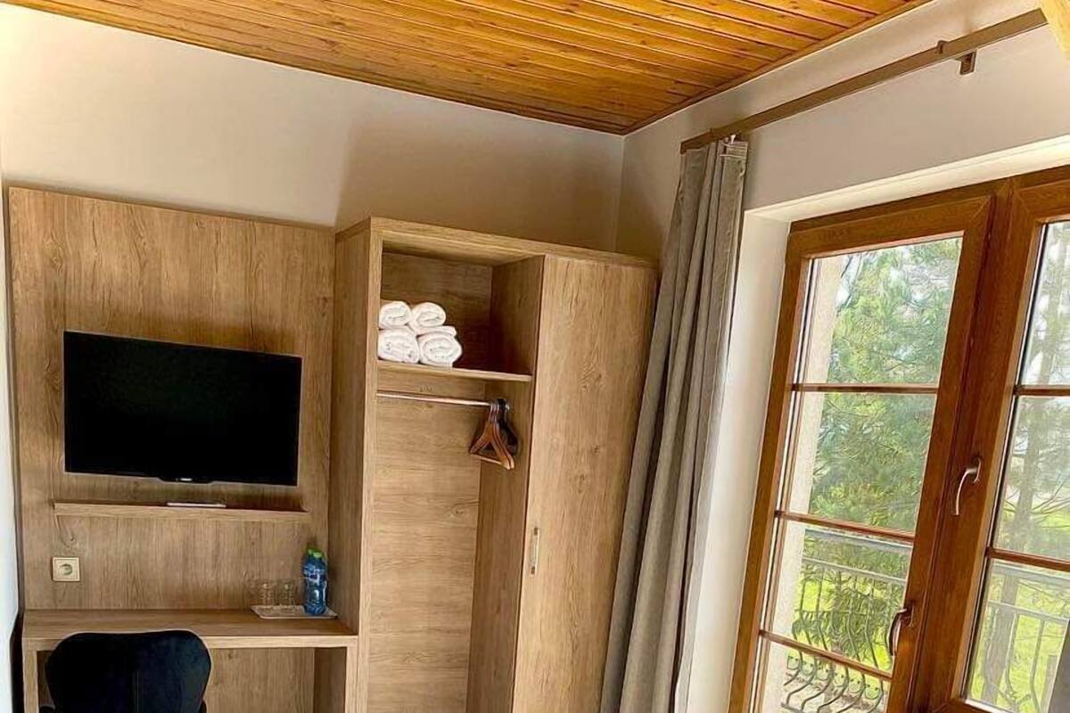 Chambre Classique avec lits jumeaux, balcon, vue jardin | Bureau, Wi-Fi gratuit