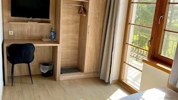 Kamar Twin Klasik, balkon, pemandangan kebun | Meja kerja dan Wi-Fi gratis