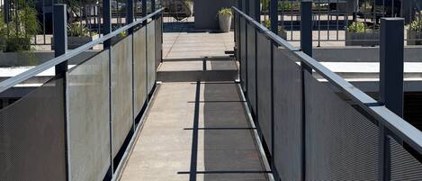 المنطقة المحيطة بالمنشأة