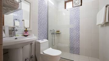 Deluxe Double Room, Hill View | Bathroom | Free toiletries, soap, shampoo, toilet paper