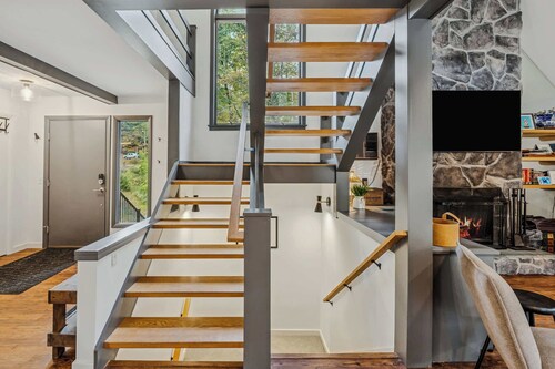 Steps to Ski Hill, Game Room, Club | Kingswood 6F