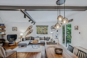 TV, fireplace, offices