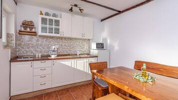 Refrigerador, horno, parrilla de estufa y lavavajillas