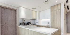 Departamento, vista a la marina | Cocina privada | Tetera eléctrica y tostadora 