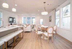 Dining - The Hive on Honeysuckle by Apex Short Term Stays (Oxford)