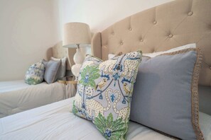 4 chambres, fer et planche à repasser, Wi-Fi, draps fournis