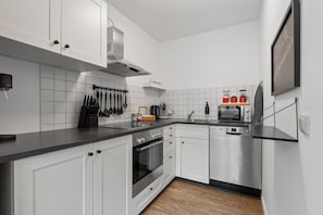 Micro-ondes, plaque de cuisson, lave-vaisselle