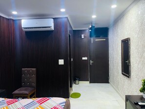 Exterior - Roomshala Hotel Tom & Jerry (New Delhi)