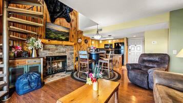 TV, fireplace