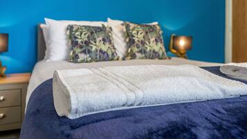 3 bedrooms, iron/ironing board, WiFi, bed sheets