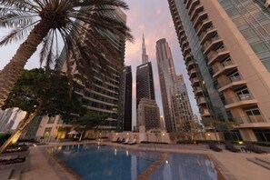 Outdoor pool - Duplex Huge Terrace Burj Khalifa View (Dubai)