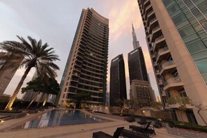 حمام سباحة خارجي