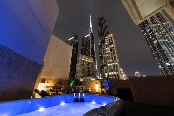 Outdoor pool - Duplex Huge Terrace Burj Khalifa View (Dubai)